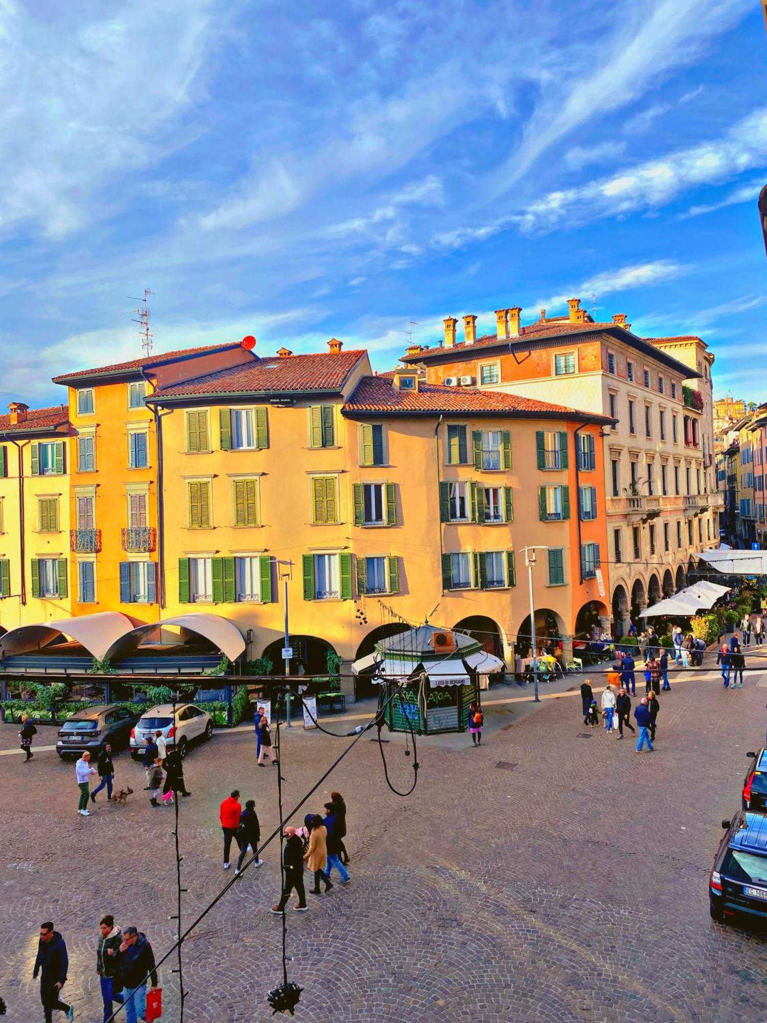 Appartamento Bergamo Centro Piazza Pontida - The Italian Escape Εξωτερικό φωτογραφία
